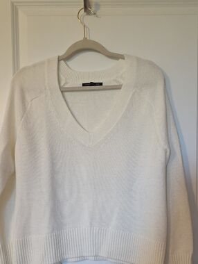 Banana Republic White V-Neck Sweater